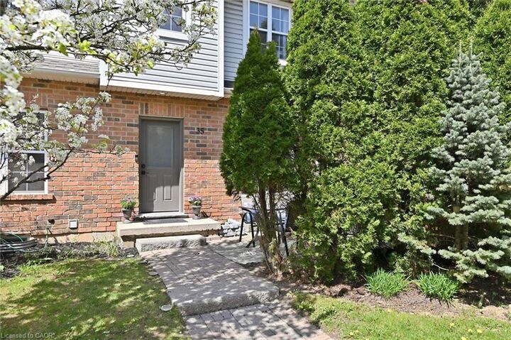 Property Photo:  1085 Harrogate Drive 35  ON L9K 1R2 