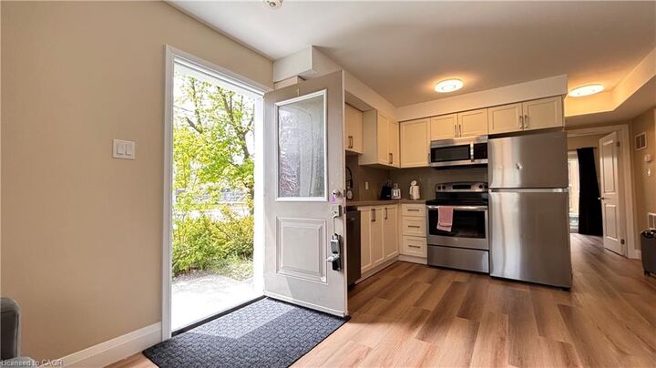 Property Photo:  122 Courtland Avenue E 1  ON N2H 1Y9 
