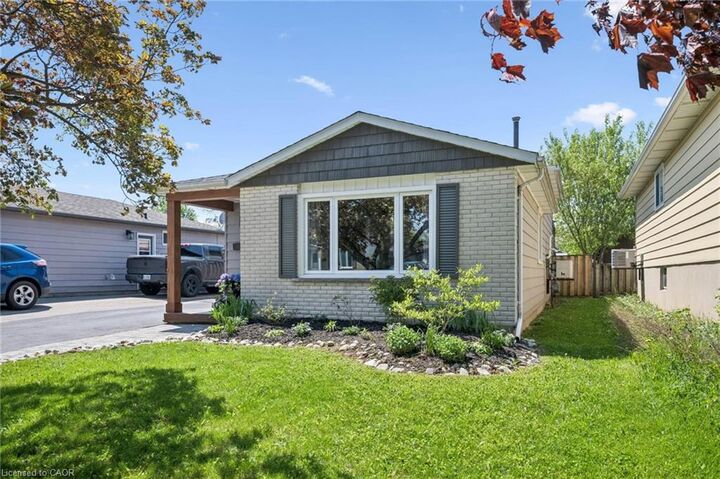 Property Photo:  34 Aspen Crescent  ON N3B 1J8 