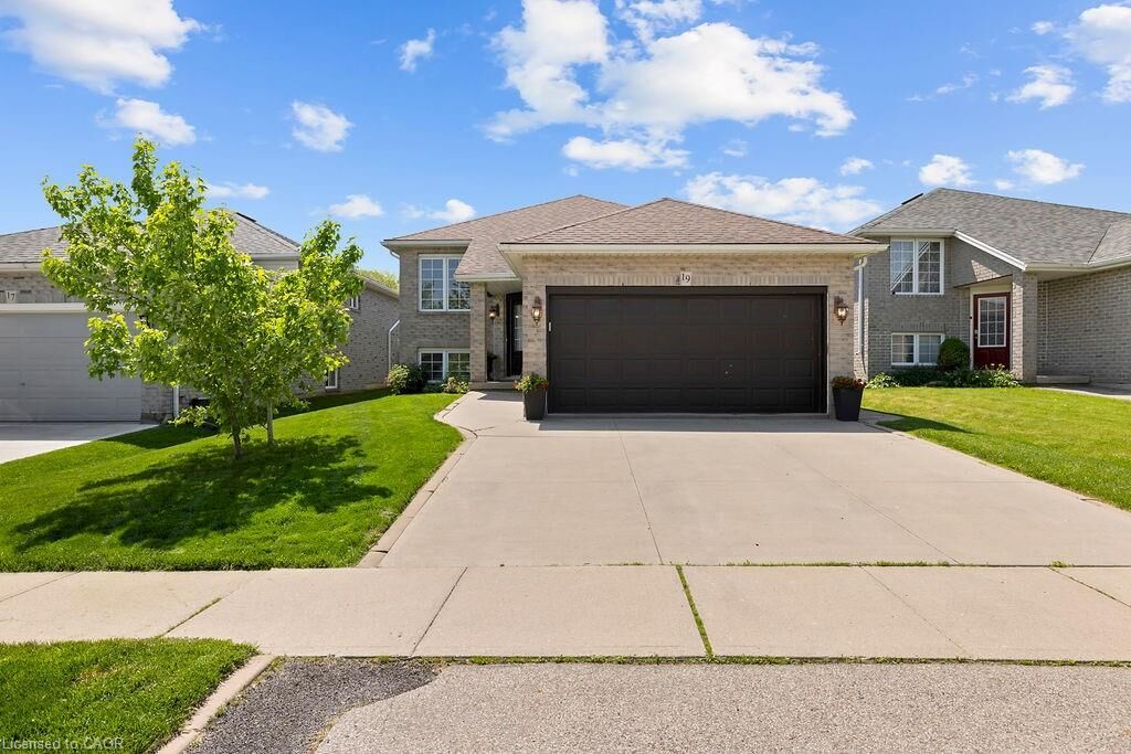Property Photo:  19 Brewster Way  ON N3T 6N2 