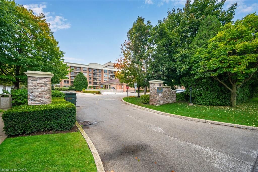 Property Photo:  100 Burloak Drive 1513  ON L7L 6P6 