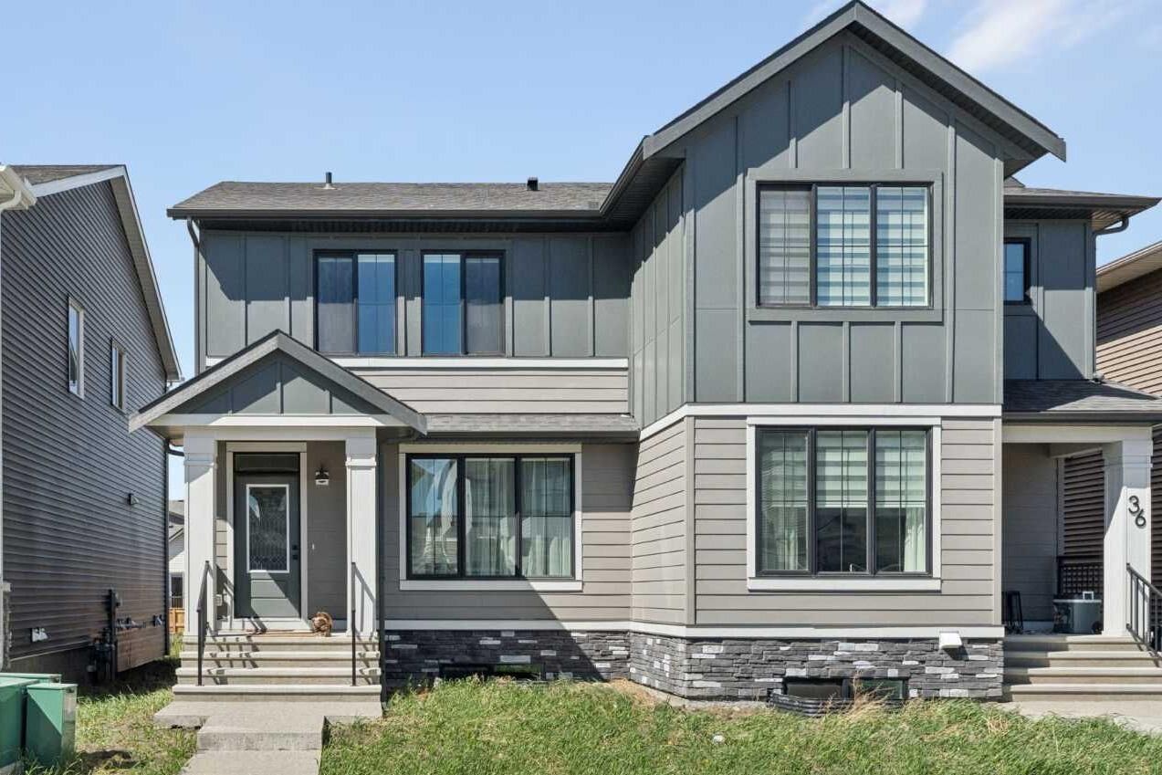 Property Photo:  40 Emberside Grove  AB T4C 3C8 