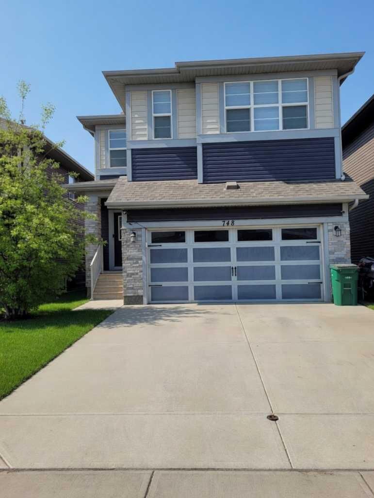 Property Photo: 748 Midtown Drive SW AB T4B 4K5