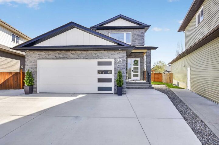 Property Photo:  30 Silverstone Place  AB T0M 0W0 