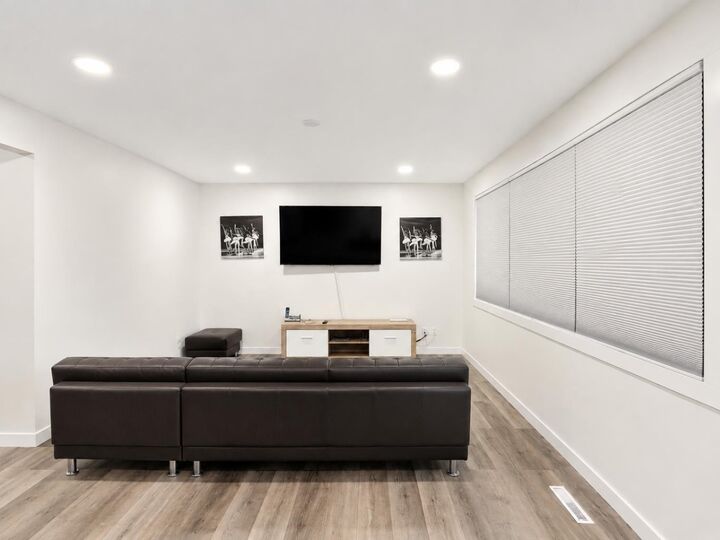 Property Photo:  1317 17 Avenue S  AB T1K 1A3 
