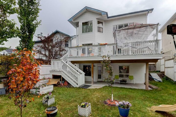 Property Photo:  1121 Sierra Morena Court SW  AB T3H 3N1 