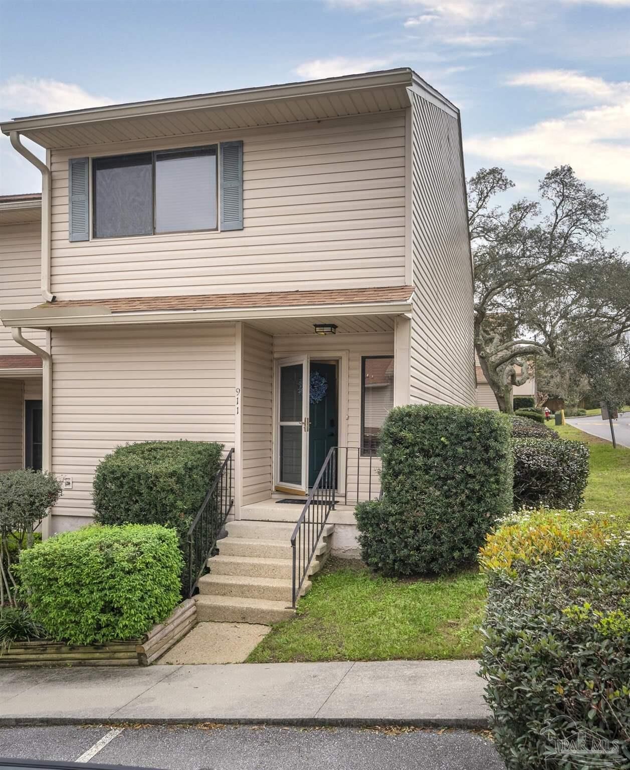 Property Photo:  911 Brookside Ct  FL 32503 