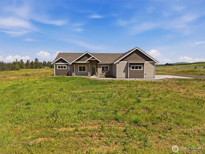 Property Photo: 16612 W Rolling Hills Estates Lane WA 99004