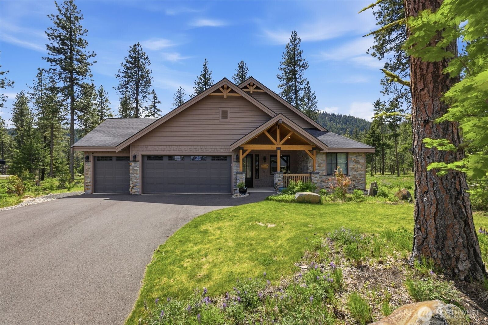 Property Photo:  1131  Domerie Park Loop  WA 98922 