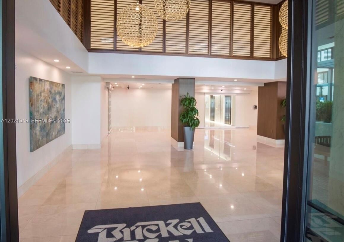 Property Photo: 540 Brickell Key Dr 1801 FL 33131