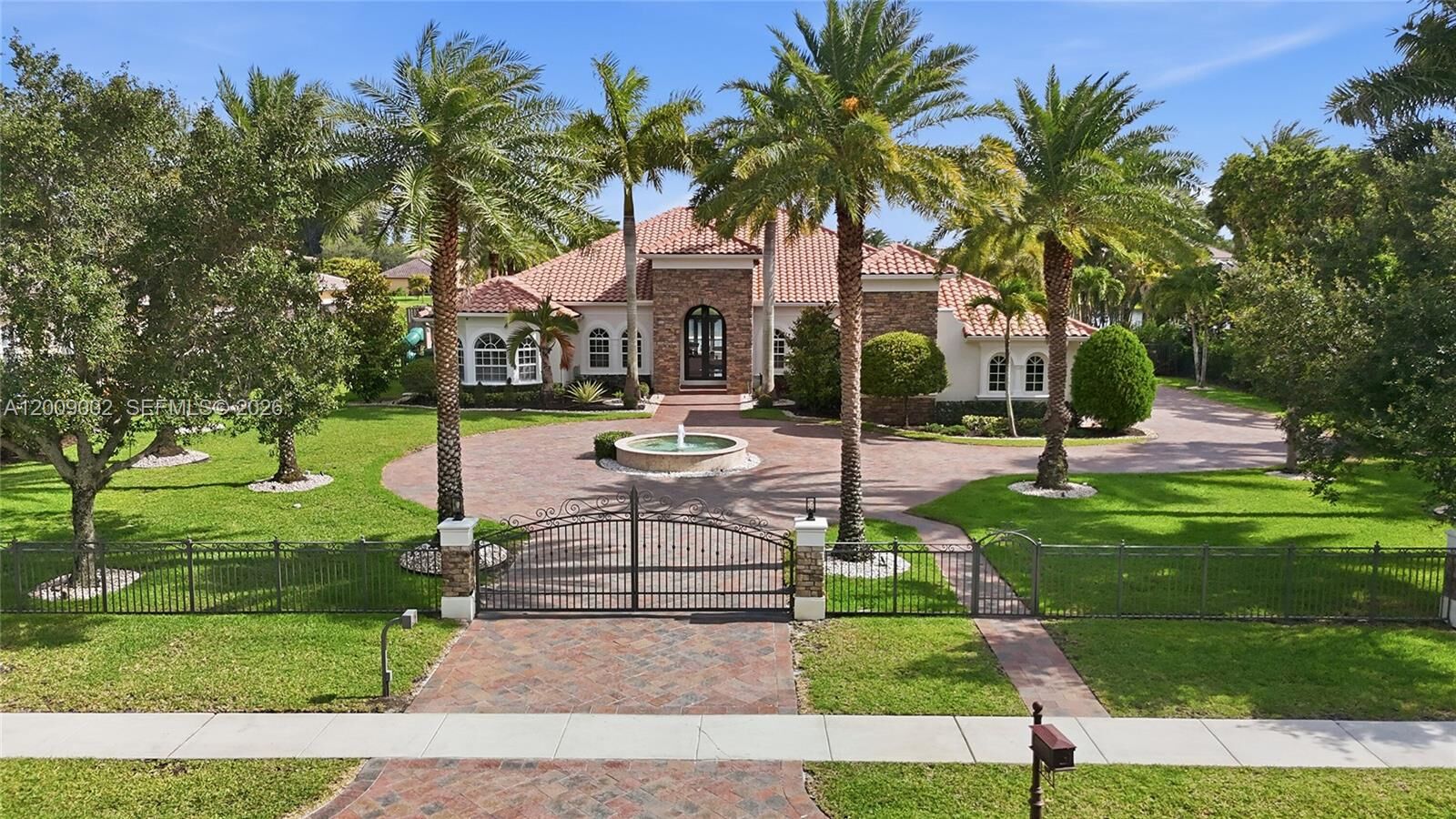 Property Photo:  14370 Jockey Cir N  FL 33330 