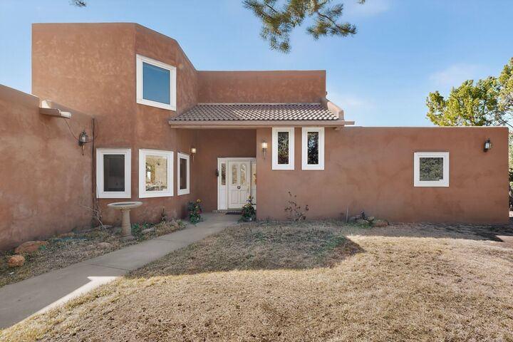 Property Photo:  2 Toltec Road  NM 87505 