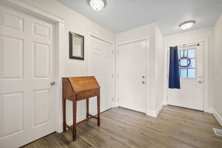 Property Photo: 10918 S Pinecroft Rd WA 99022