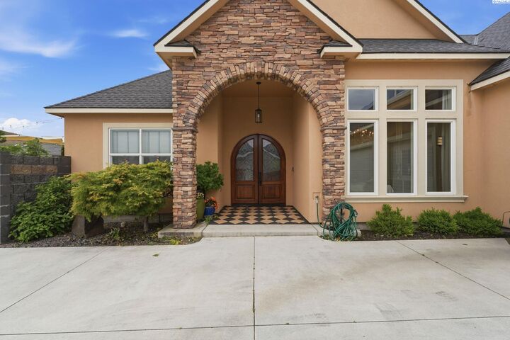 Property Photo: 3659 Nottingham Dr. WA 99352