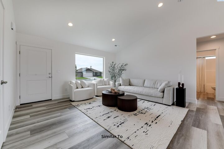 Property Photo:  1615 Parkwood Ct  WA 98930 