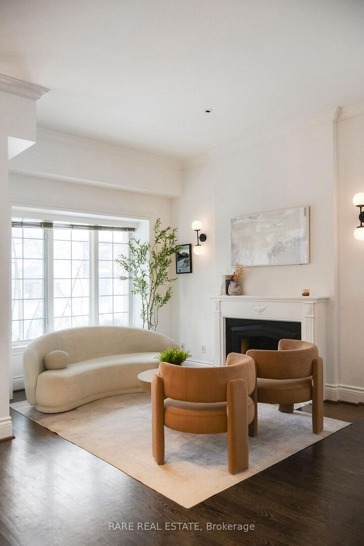 Property Photo: 33 Red Deer Avenue ON M1N 2Z1