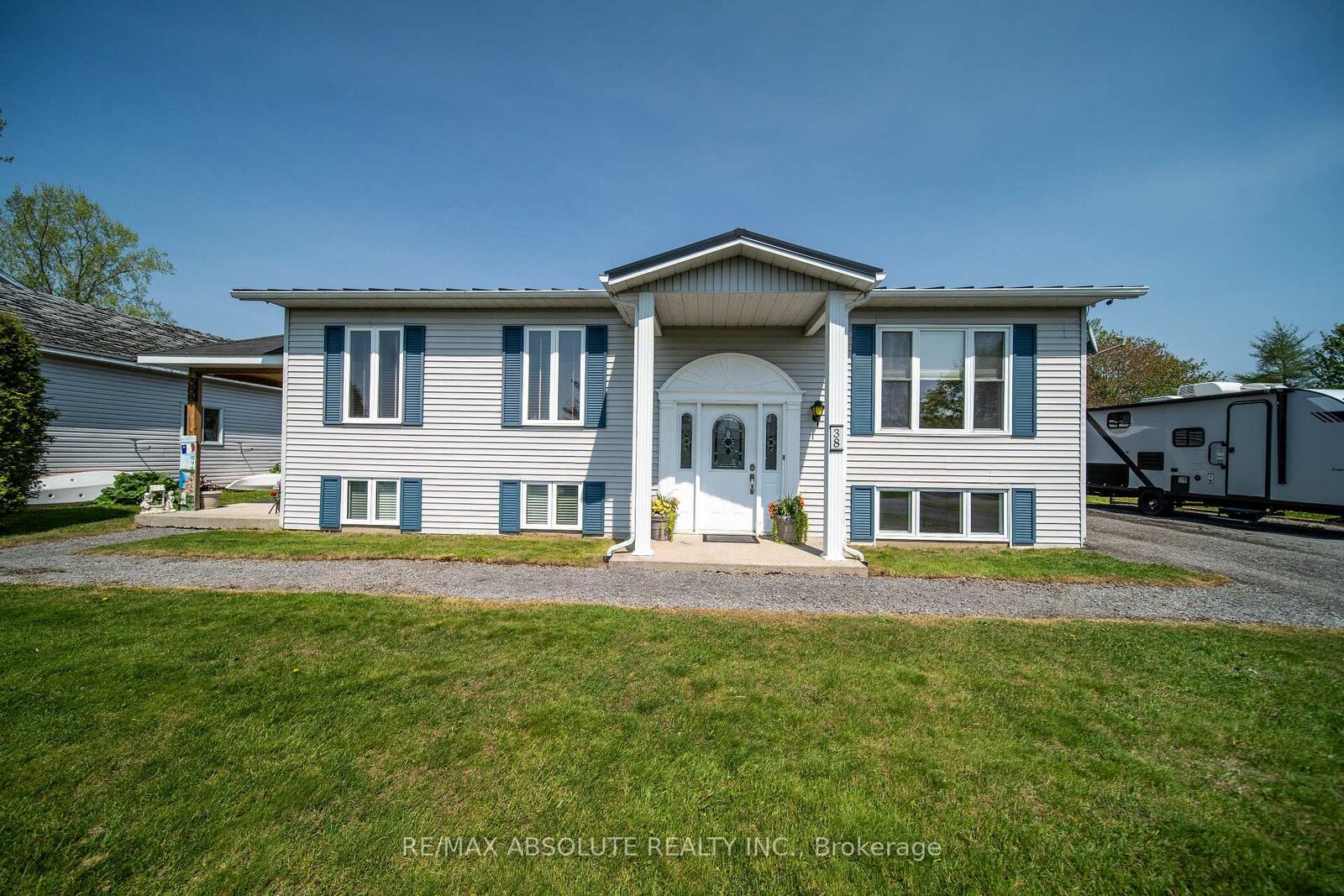 Property Photo: 38 Duchesse Crescent ON K0A 2M0