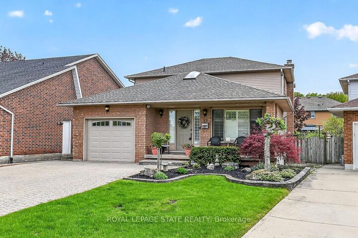 Property Photo:  15 Gabriele Court  ON L8G 5C4 