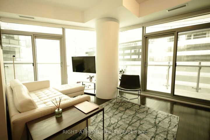 Property Photo: 14 York Street 511 ON M5J 0B1