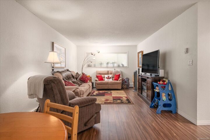Property Photo:  218 Bayview Ave 112  BC V9G 1S9 