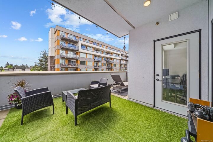 Property Photo:  950 Whirlaway Cres 206  BC V9B 6W6 