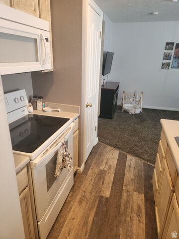 Property Photo: 1436 W Mayapple Way S UT 84119