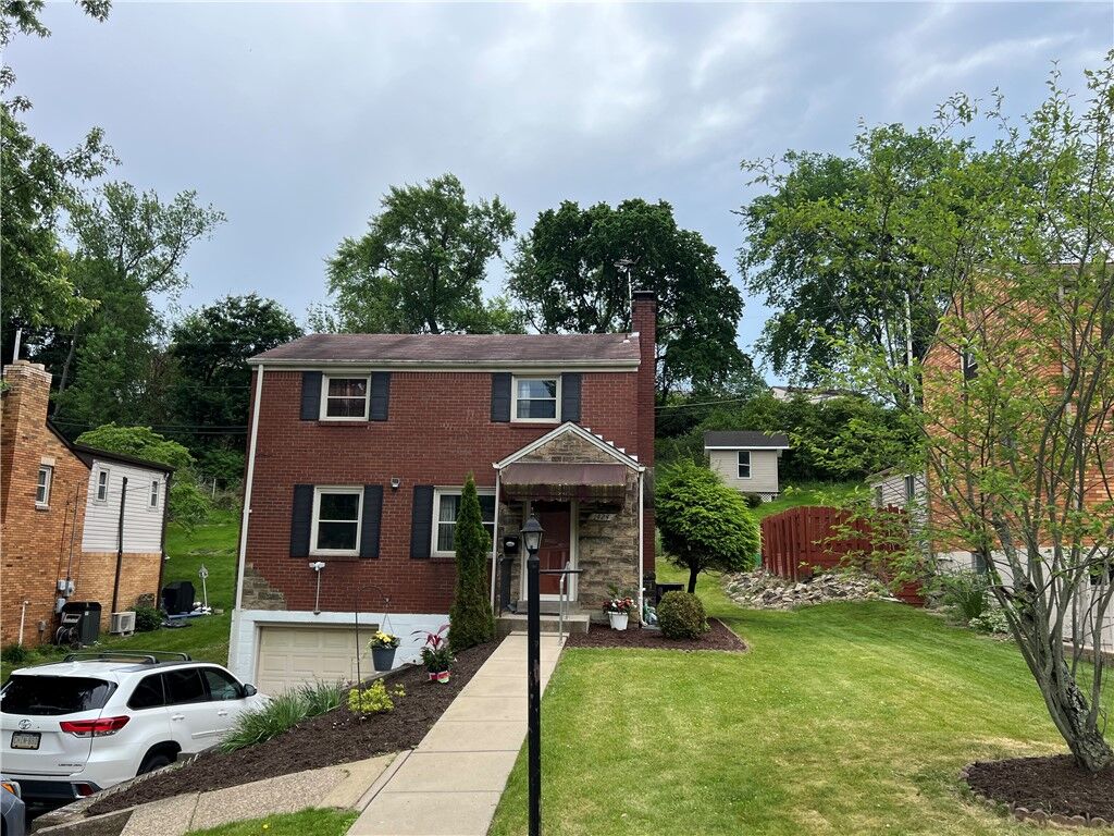 Property Photo:  1424 Senior Dr  PA 15227 