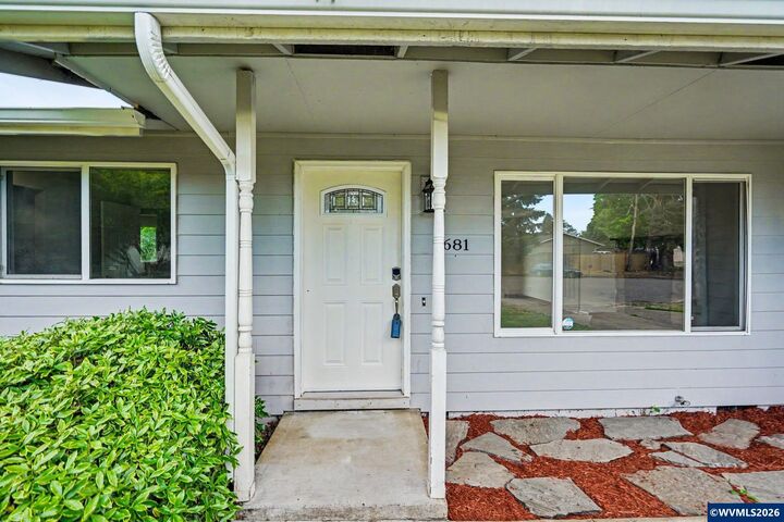 Property Photo: 4681 Buckskin Ct NE OR 97305