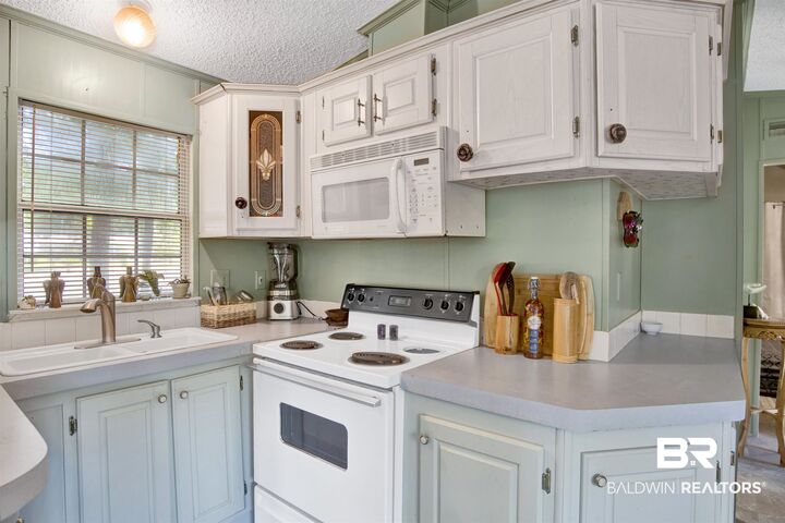 Property Photo: 600-601 Buena Vista Drive AL 36549