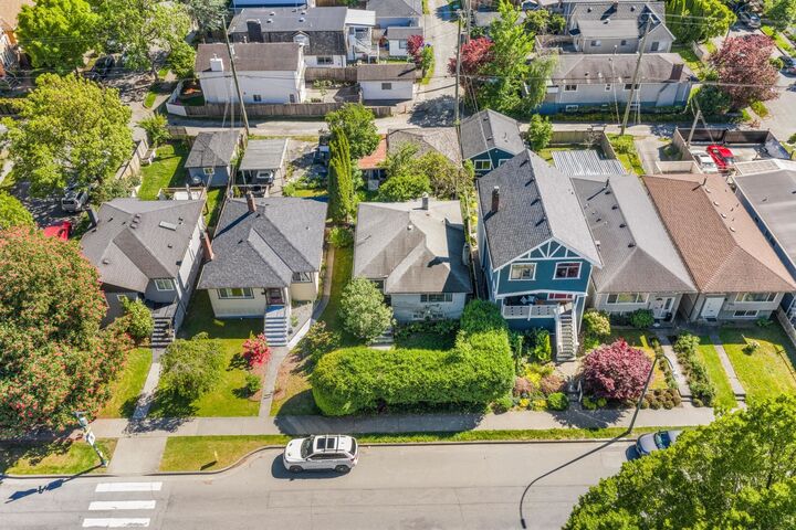 Property Photo: 880 E 33rd Avenue BC V5V 3A5