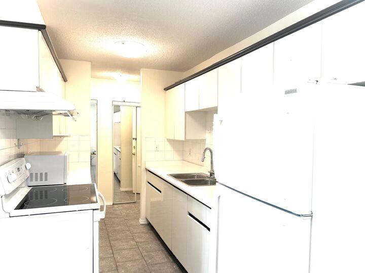 Property Photo:  6420 Buswell Street 110  BC V6Y 2G3 