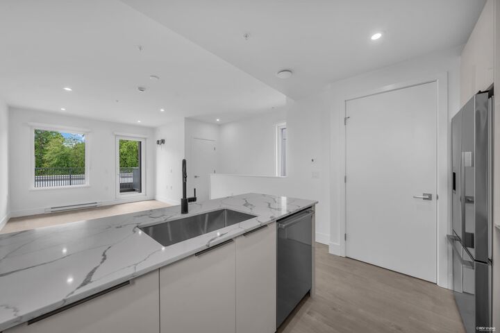 Property Photo: 2250 E 1st Avenue 309 BC V5N 0K2
