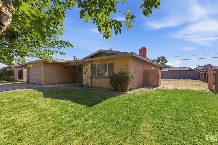 Property Photo: 4304 Axminster Street CA 93307