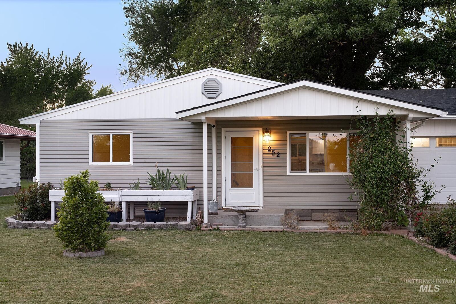 Property Photo:  252 SE Boulevard  ID 83655 