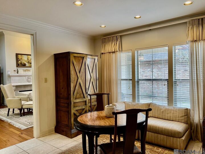 Property Photo:  932 Woodhue Dr  LA 70810 
