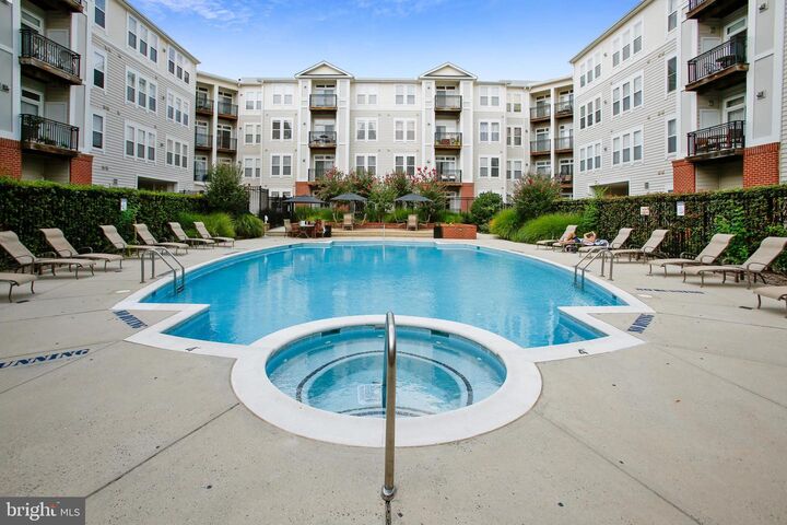Property Photo:  2665 Prosperity Avenue 447  VA 22031 