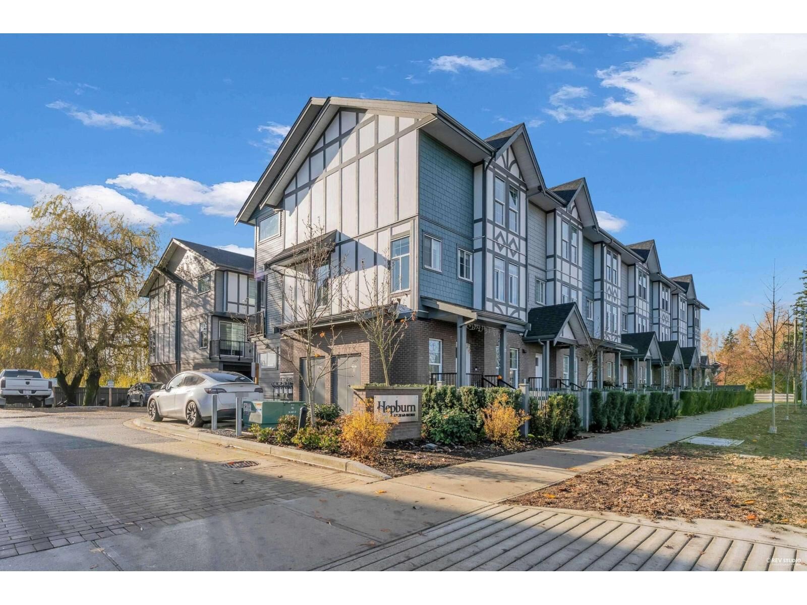 Property Photo:  17528 60 Avenue 1  BC V3S 1T8 