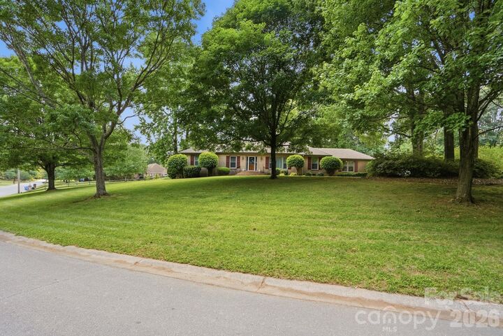 Property Photo:  5705 Foxcrest Drive  NC 28227 
