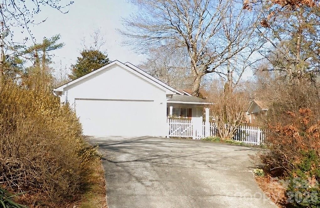 Property Photo:  105 Amelia Drive  NC 28792 