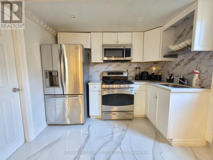 Property Photo:  66 Overlord Crescent Lower  ON M1B 4P2 