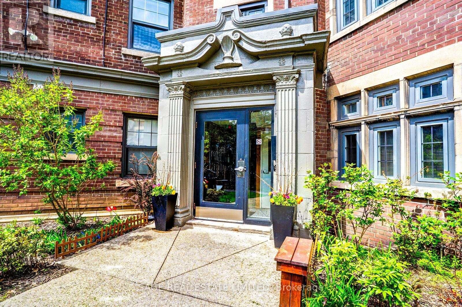 Property Photo: 48 Lawton Boulevard 15 ON M4V 1Z5