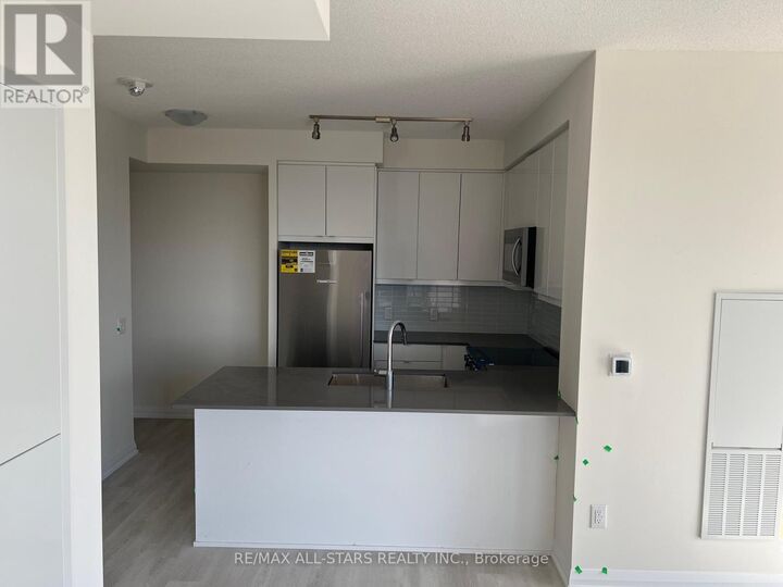 Property Photo:  3270 Sheppard Avenue East 1124  ON M1T 3K3 
