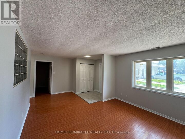 Property Photo:  565 Kennedy Road 3  ON M1K 2B2 