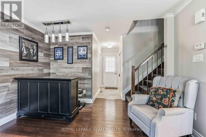 Property Photo:  231 Cayman Road  ON K2S 0N8 