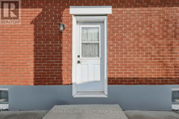 Property Photo: 1307 Vancouver Avenue B ON K1V 6T8