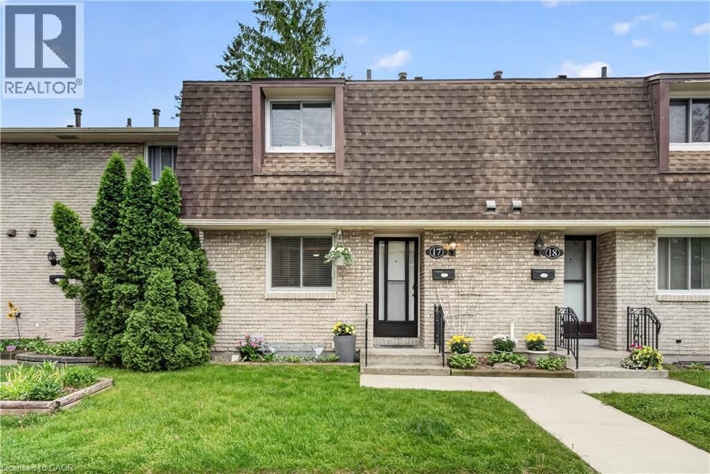 Property Photo: 50 Lakeshore Road 17 ON L2N 6P8