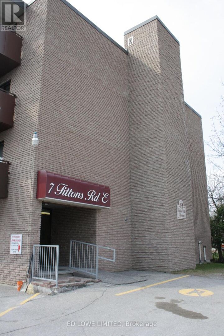 Property Photo:  7 Fittons Road East 401  ON L3V 5E8 