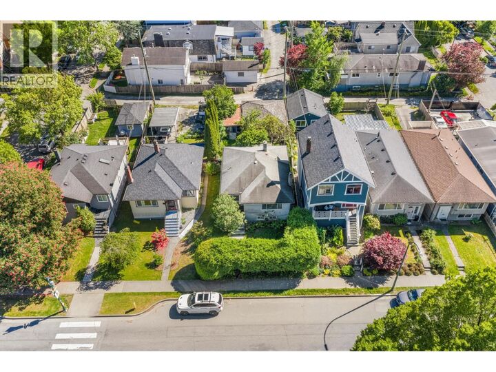 Property Photo:  880 East 33rd Avenue  BC V5V 3A5 