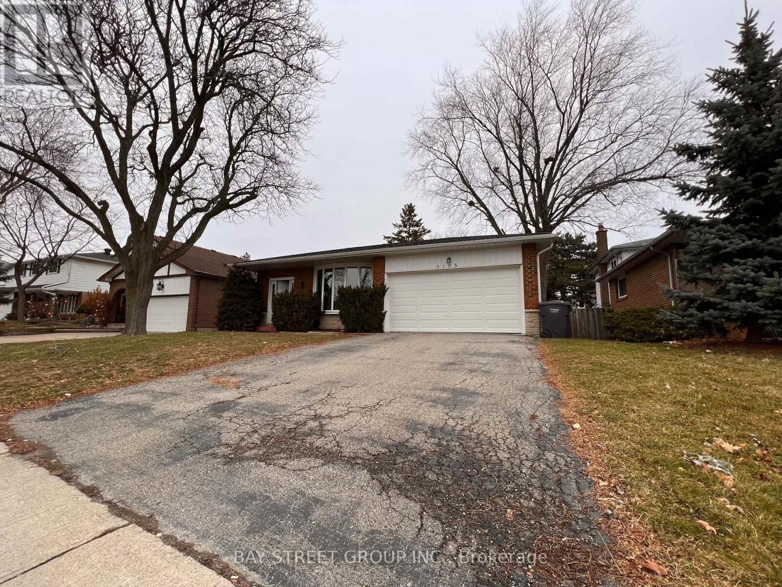 Property Photo: 3195 Valmarie Avenue ON L5C 2A4
