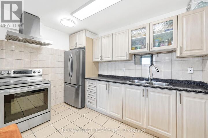 Property Photo: 335 Driftwood Avenue 709 ON M3N 2P3
